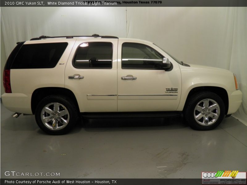 White Diamond Tricoat / Light Titanium 2010 GMC Yukon SLT