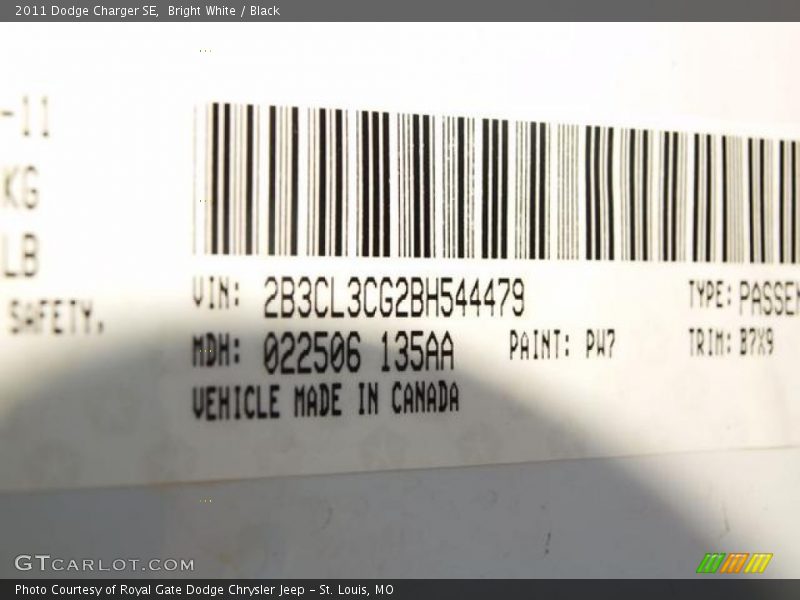 Bright White / Black 2011 Dodge Charger SE