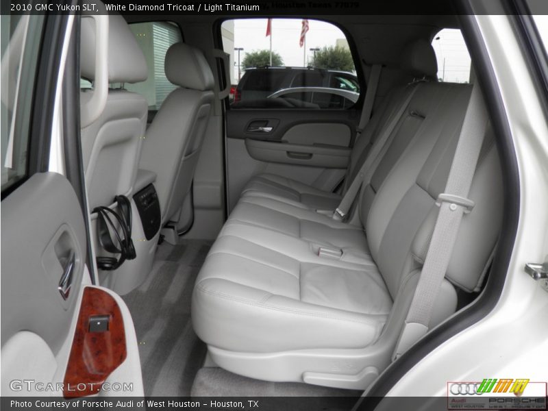 White Diamond Tricoat / Light Titanium 2010 GMC Yukon SLT