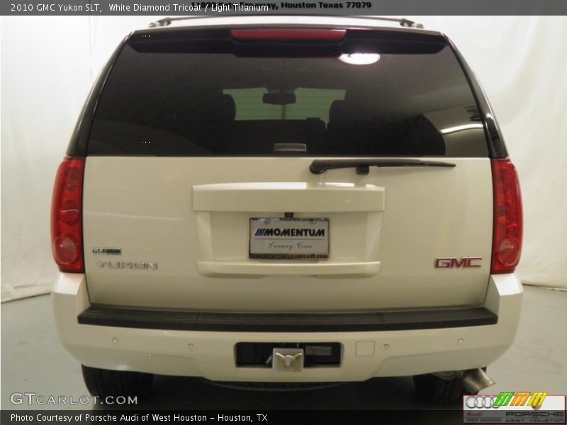White Diamond Tricoat / Light Titanium 2010 GMC Yukon SLT
