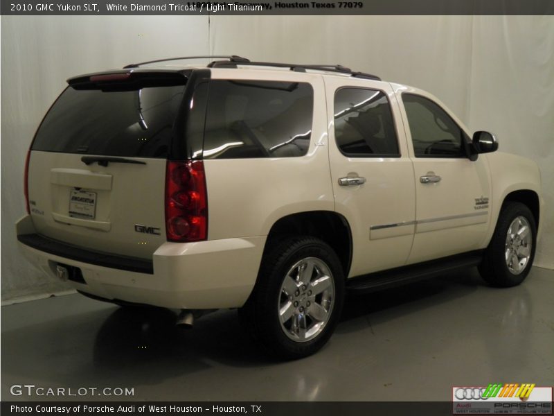 White Diamond Tricoat / Light Titanium 2010 GMC Yukon SLT