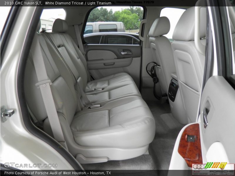 White Diamond Tricoat / Light Titanium 2010 GMC Yukon SLT