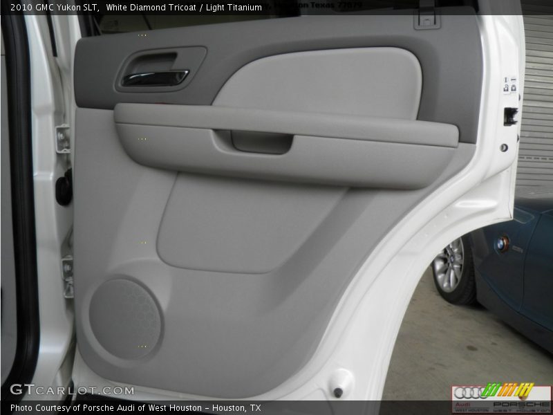 White Diamond Tricoat / Light Titanium 2010 GMC Yukon SLT