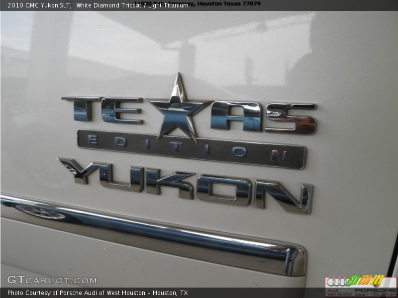 White Diamond Tricoat / Light Titanium 2010 GMC Yukon SLT