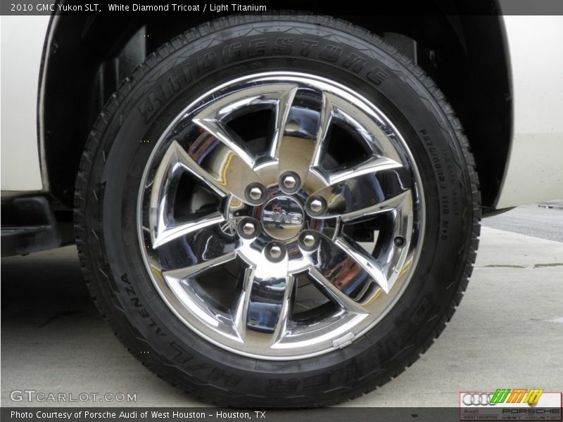 White Diamond Tricoat / Light Titanium 2010 GMC Yukon SLT