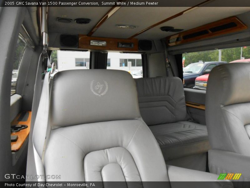 Summit White / Medium Pewter 2005 GMC Savana Van 1500 Passenger Conversion