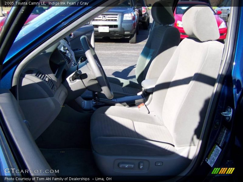 Indigo Ink Pearl / Gray 2005 Toyota Camry LE