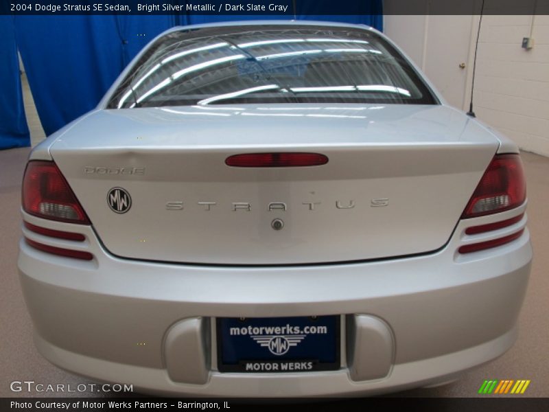 Bright Silver Metallic / Dark Slate Gray 2004 Dodge Stratus SE Sedan