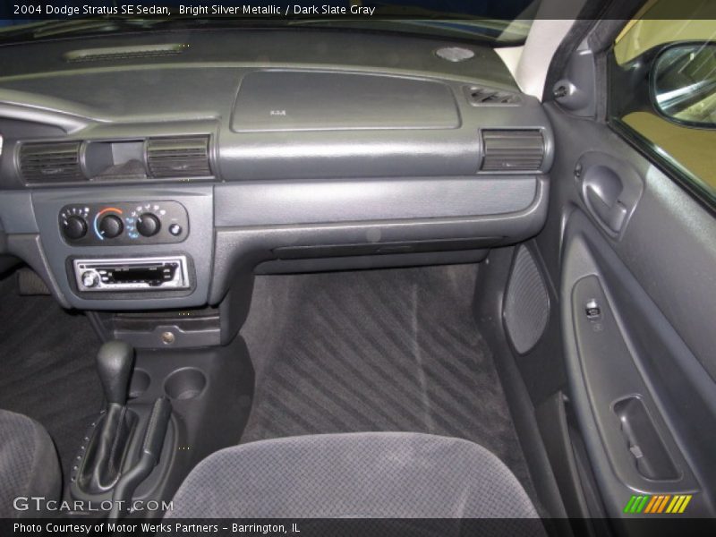 Bright Silver Metallic / Dark Slate Gray 2004 Dodge Stratus SE Sedan