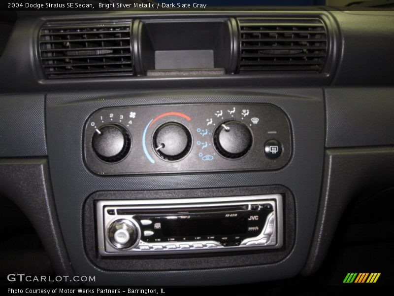 Bright Silver Metallic / Dark Slate Gray 2004 Dodge Stratus SE Sedan