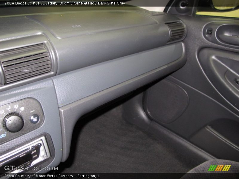 Bright Silver Metallic / Dark Slate Gray 2004 Dodge Stratus SE Sedan