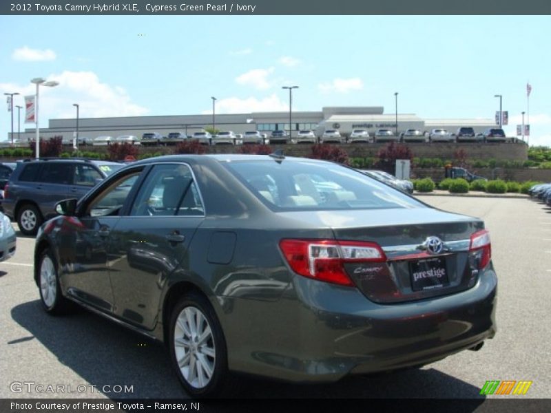 Cypress Green Pearl / Ivory 2012 Toyota Camry Hybrid XLE