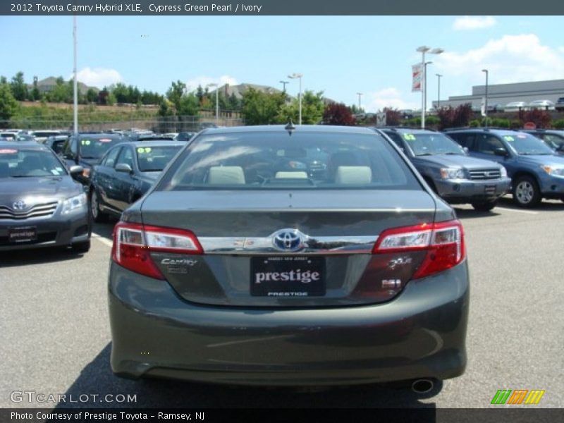 Cypress Green Pearl / Ivory 2012 Toyota Camry Hybrid XLE