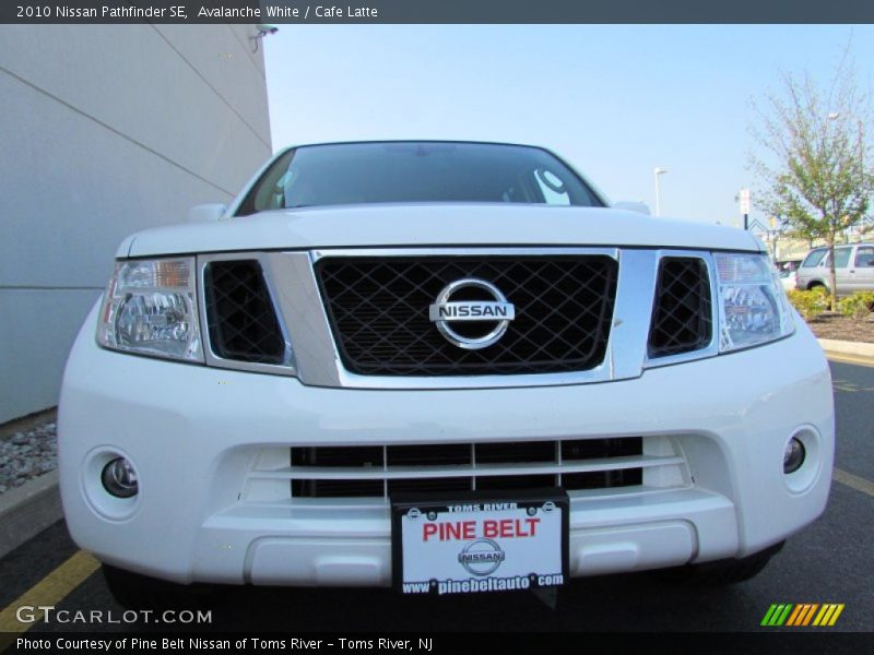 Avalanche White / Cafe Latte 2010 Nissan Pathfinder SE