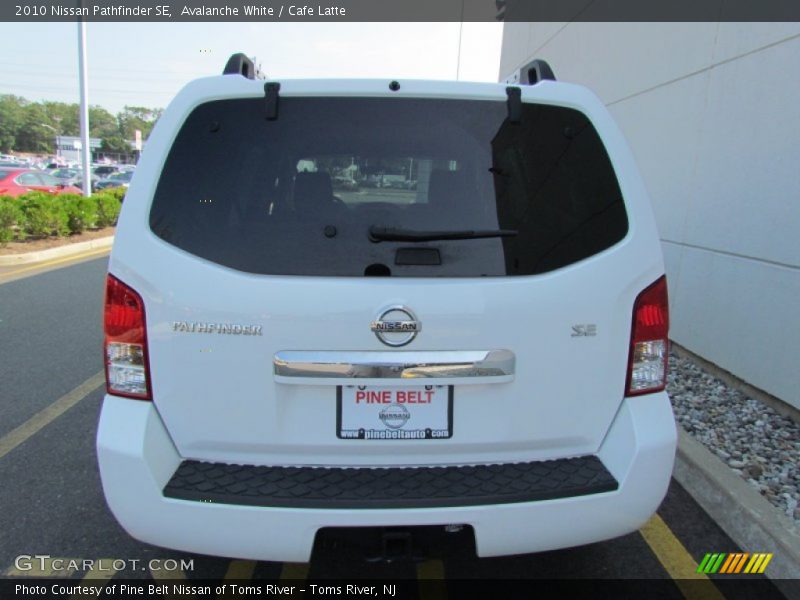 Avalanche White / Cafe Latte 2010 Nissan Pathfinder SE