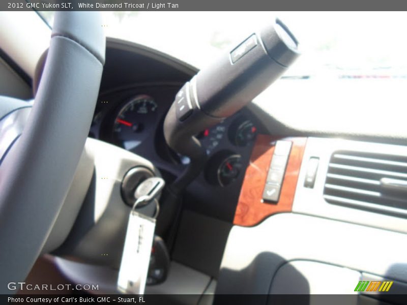 White Diamond Tricoat / Light Tan 2012 GMC Yukon SLT