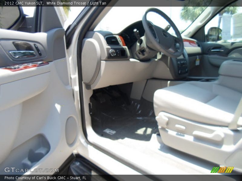 White Diamond Tricoat / Light Tan 2012 GMC Yukon SLT
