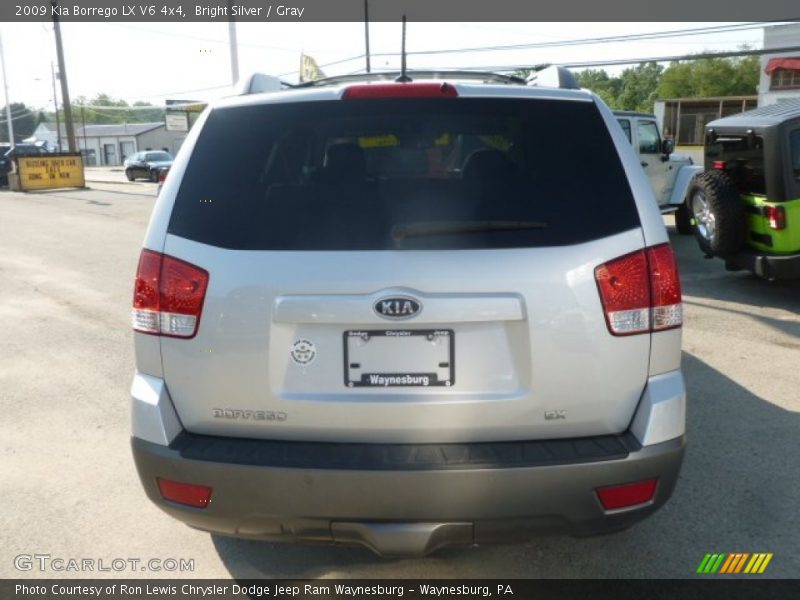 Bright Silver / Gray 2009 Kia Borrego LX V6 4x4