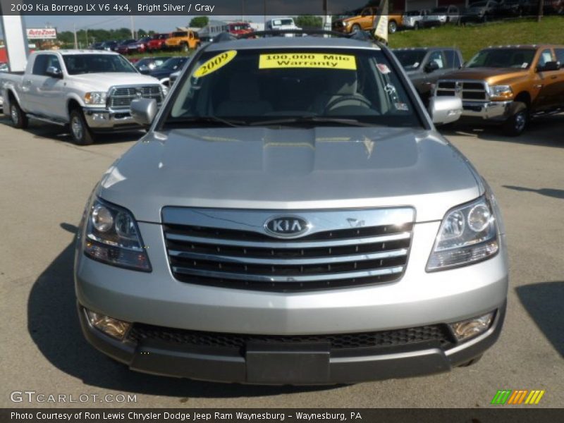 Bright Silver / Gray 2009 Kia Borrego LX V6 4x4