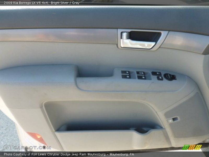 Bright Silver / Gray 2009 Kia Borrego LX V6 4x4