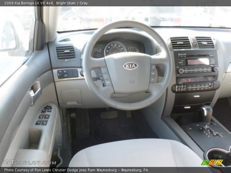 Bright Silver / Gray 2009 Kia Borrego LX V6 4x4