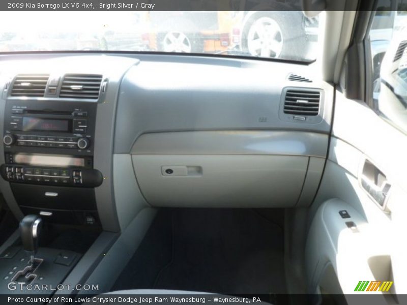 Bright Silver / Gray 2009 Kia Borrego LX V6 4x4