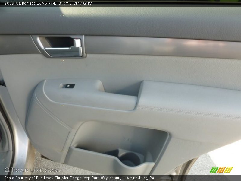 Bright Silver / Gray 2009 Kia Borrego LX V6 4x4