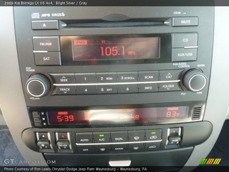 Bright Silver / Gray 2009 Kia Borrego LX V6 4x4