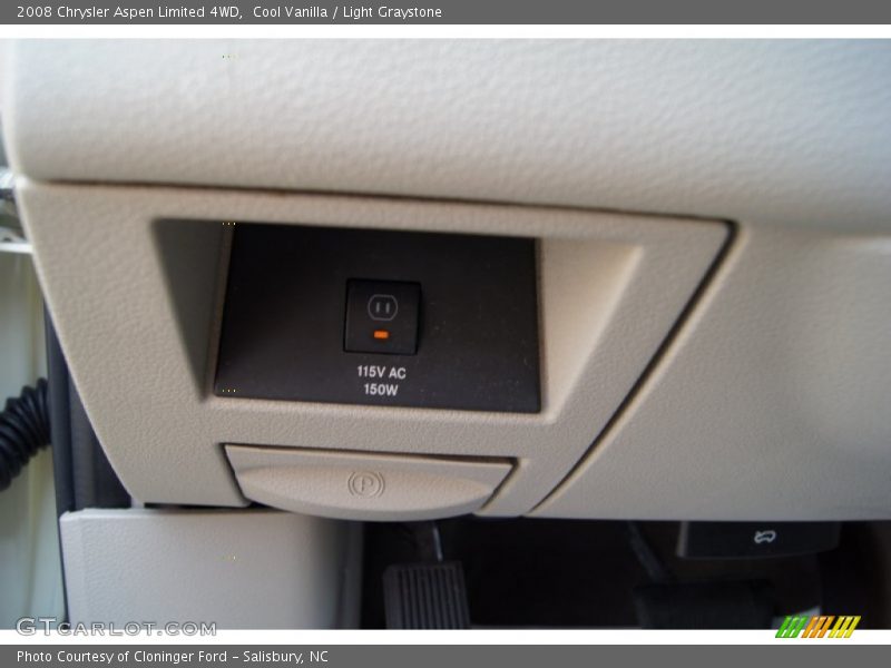 Cool Vanilla / Light Graystone 2008 Chrysler Aspen Limited 4WD