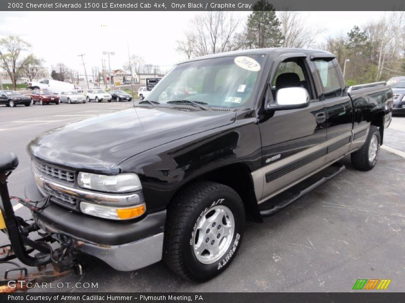 Onyx Black / Graphite Gray 2002 Chevrolet Silverado 1500 LS Extended Cab 4x4