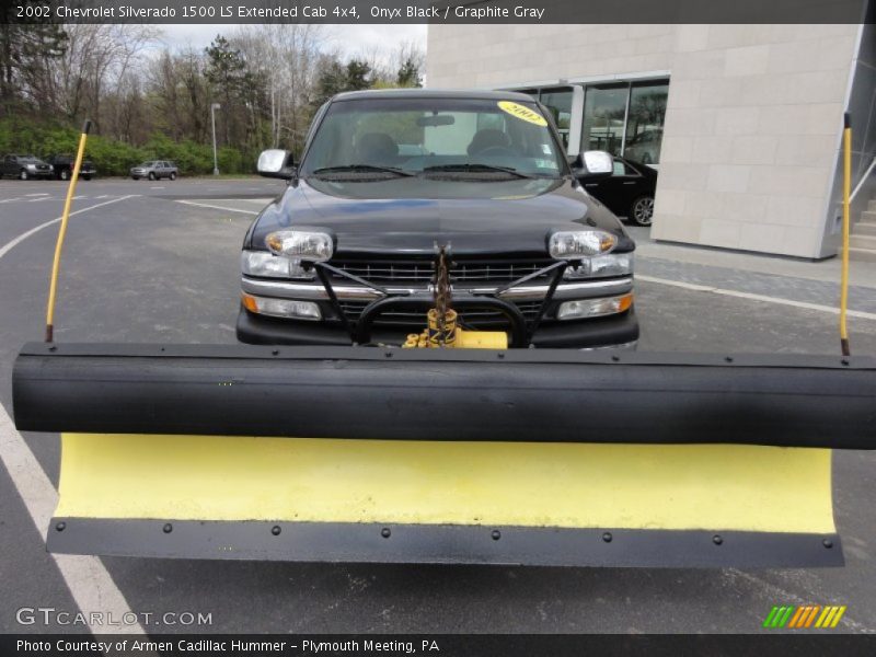 Onyx Black / Graphite Gray 2002 Chevrolet Silverado 1500 LS Extended Cab 4x4