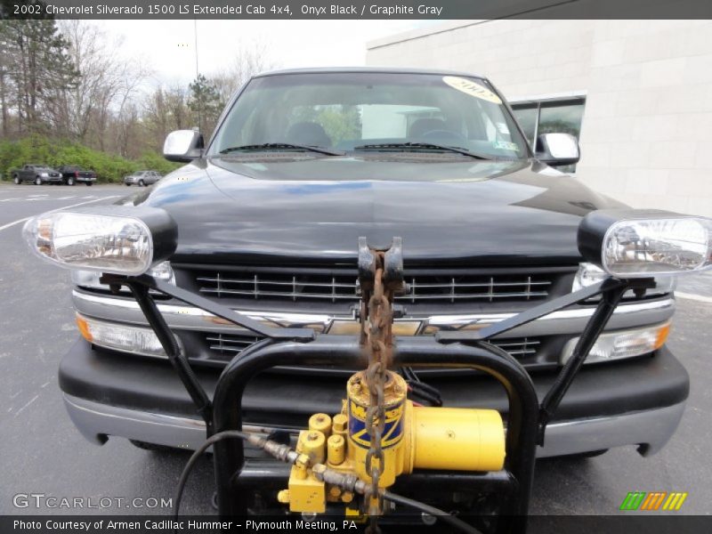 Onyx Black / Graphite Gray 2002 Chevrolet Silverado 1500 LS Extended Cab 4x4