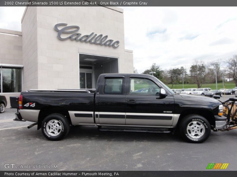 Onyx Black / Graphite Gray 2002 Chevrolet Silverado 1500 LS Extended Cab 4x4