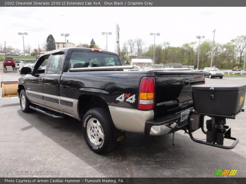 Onyx Black / Graphite Gray 2002 Chevrolet Silverado 1500 LS Extended Cab 4x4