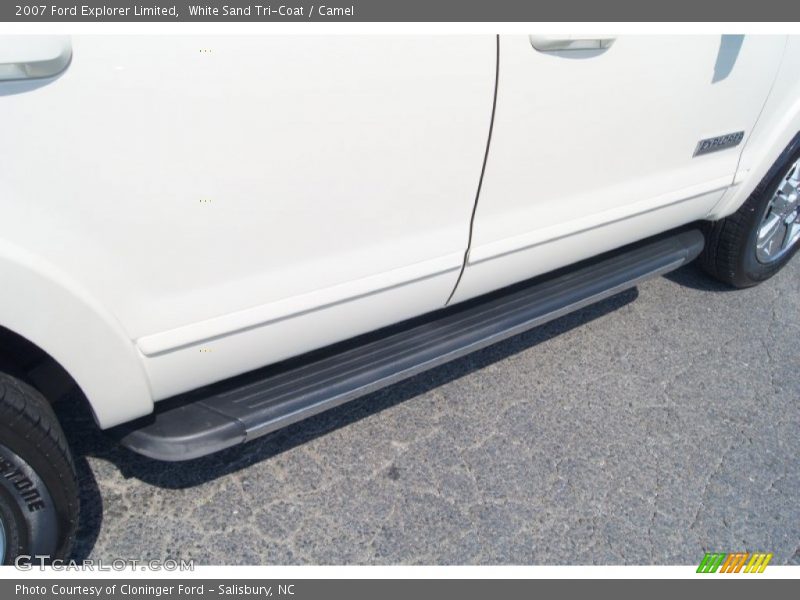 White Sand Tri-Coat / Camel 2007 Ford Explorer Limited