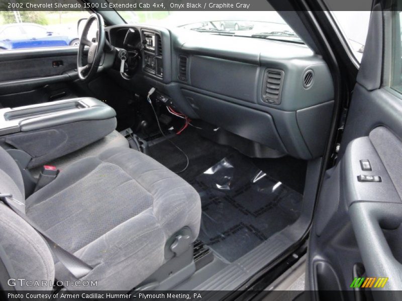 Onyx Black / Graphite Gray 2002 Chevrolet Silverado 1500 LS Extended Cab 4x4