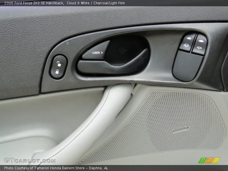 Cloud 9 White / Charcoal/Light Flint 2006 Ford Focus ZX3 SE Hatchback