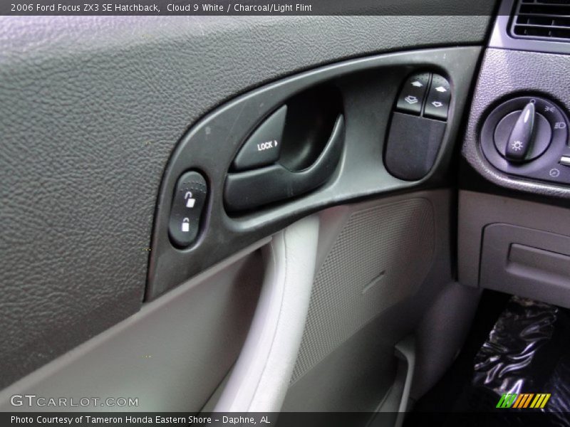 Cloud 9 White / Charcoal/Light Flint 2006 Ford Focus ZX3 SE Hatchback