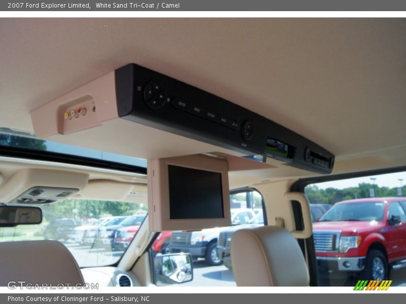 White Sand Tri-Coat / Camel 2007 Ford Explorer Limited