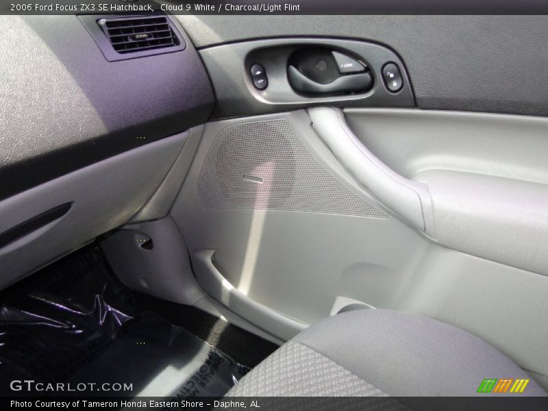 Cloud 9 White / Charcoal/Light Flint 2006 Ford Focus ZX3 SE Hatchback