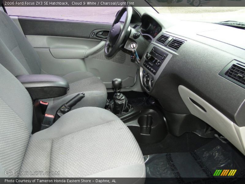 Cloud 9 White / Charcoal/Light Flint 2006 Ford Focus ZX3 SE Hatchback
