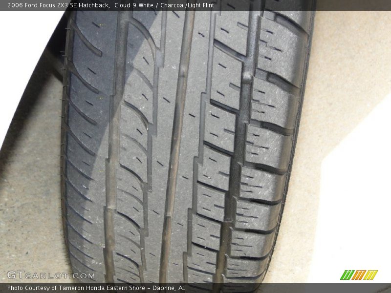 Cloud 9 White / Charcoal/Light Flint 2006 Ford Focus ZX3 SE Hatchback