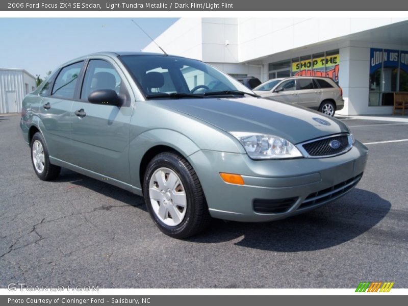 Front 3/4 View of 2006 Focus ZX4 SE Sedan