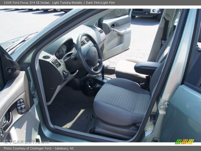 Light Tundra Metallic / Dark Flint/Light Flint 2006 Ford Focus ZX4 SE Sedan