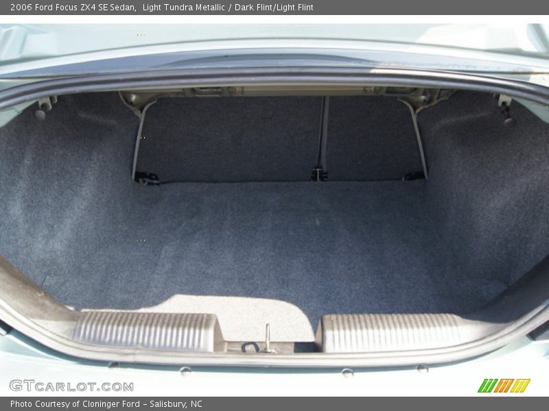  2006 Focus ZX4 SE Sedan Trunk