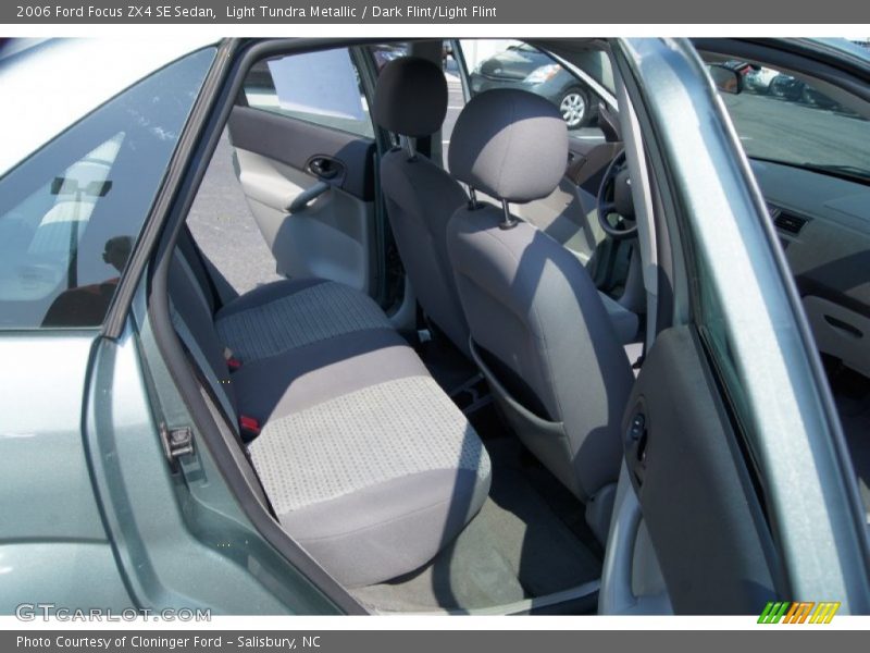 Light Tundra Metallic / Dark Flint/Light Flint 2006 Ford Focus ZX4 SE Sedan