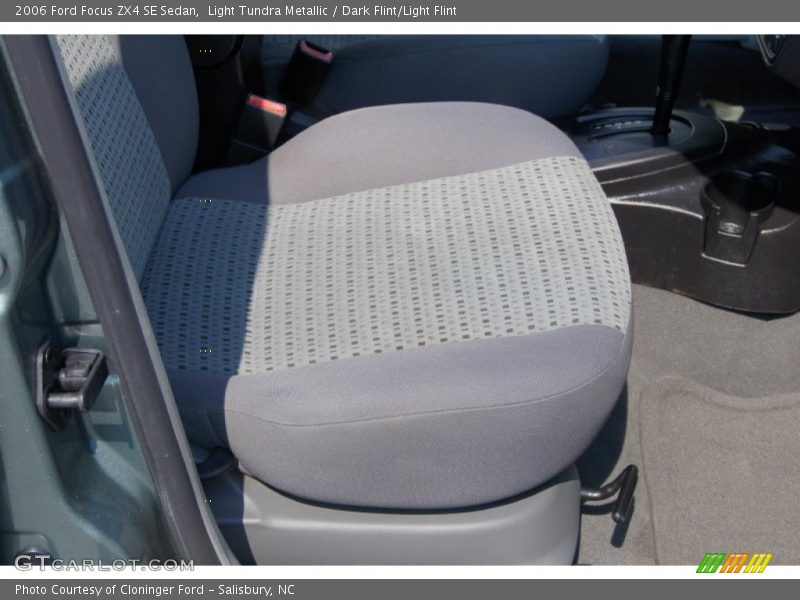 Light Tundra Metallic / Dark Flint/Light Flint 2006 Ford Focus ZX4 SE Sedan