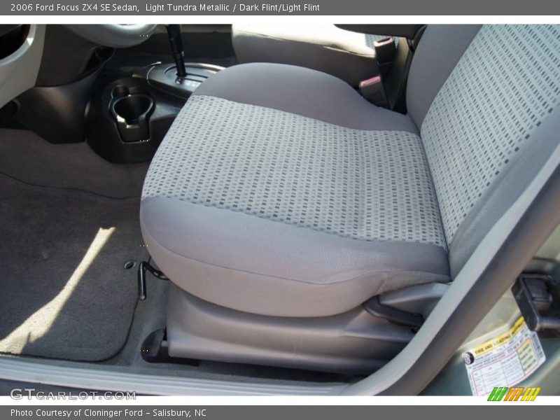 Light Tundra Metallic / Dark Flint/Light Flint 2006 Ford Focus ZX4 SE Sedan