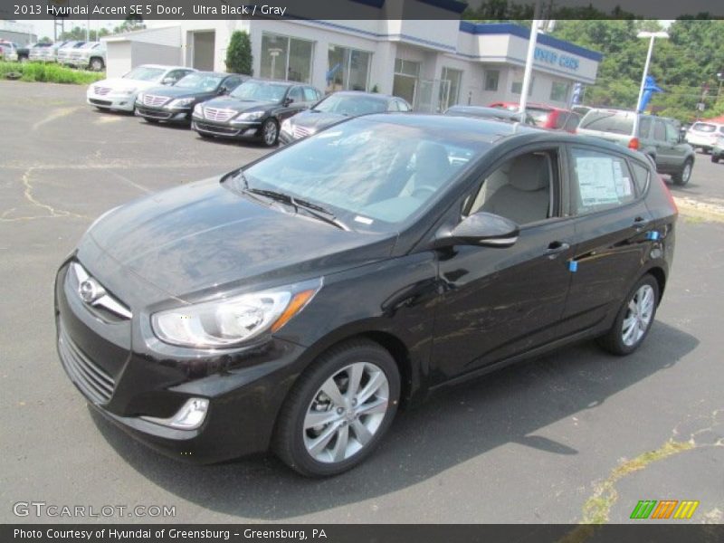 Ultra Black / Gray 2013 Hyundai Accent SE 5 Door