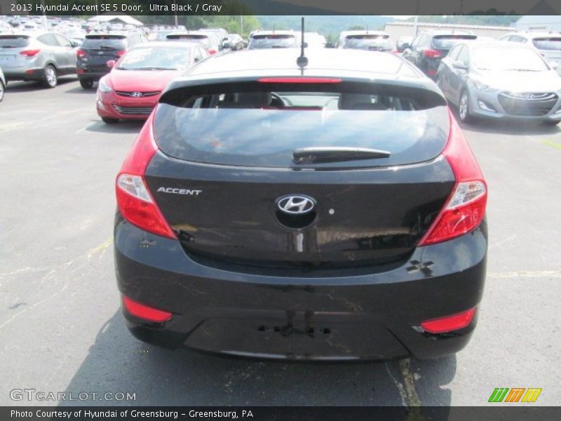 Ultra Black / Gray 2013 Hyundai Accent SE 5 Door